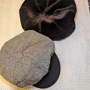 Stylish Black and Houndstooth Beret Set